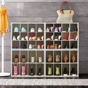How wide should a shoe shelf be