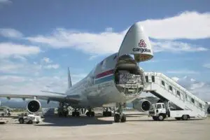 How much does a 747 weigh